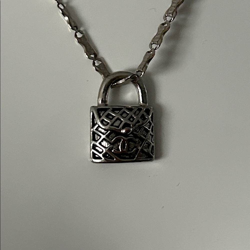 CC Quilted HandBag Silver Pendant - Picture 3 of 8